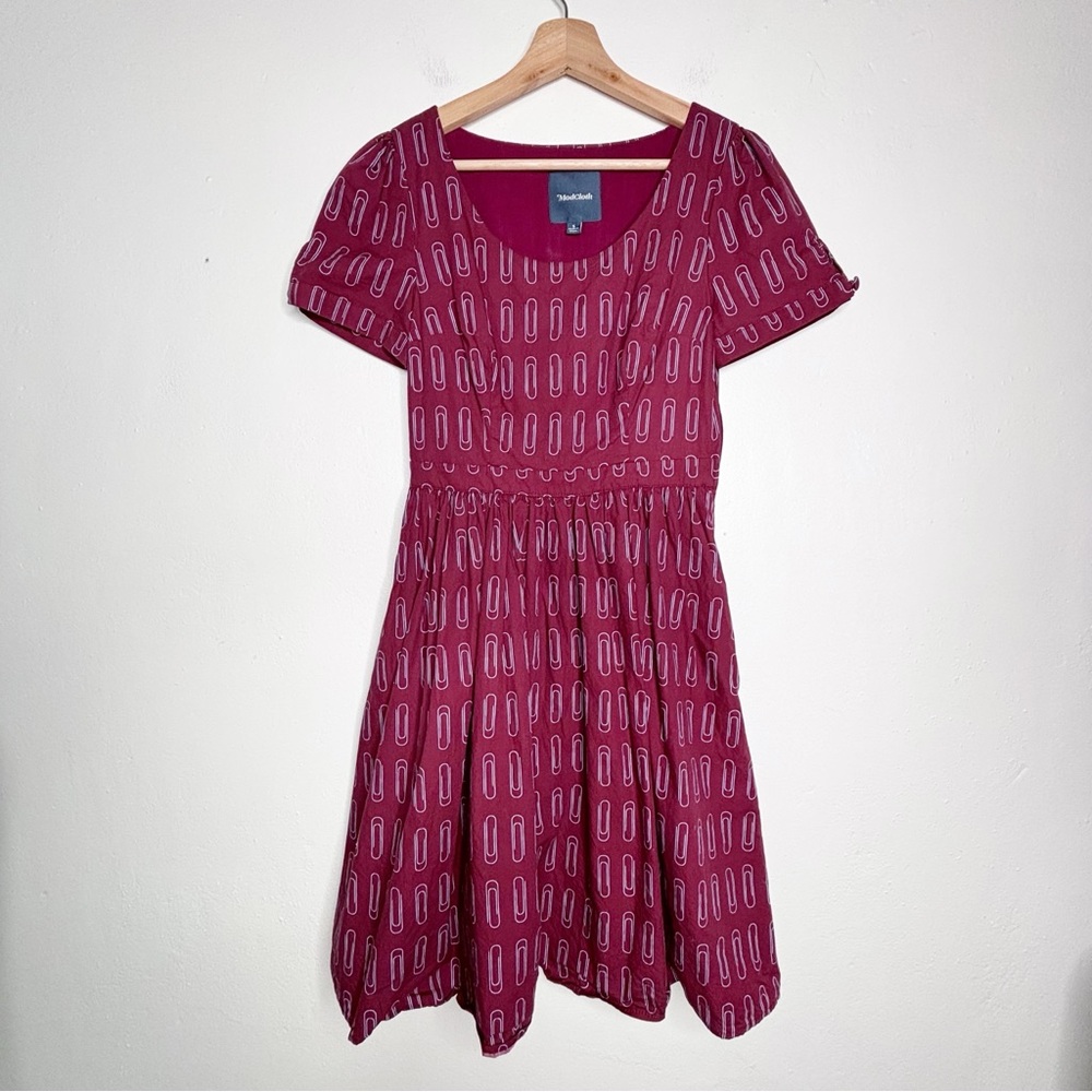 ModCloth Paperclip Pattern Short Sleeve Mini Dress Burgundy Size Small EUC